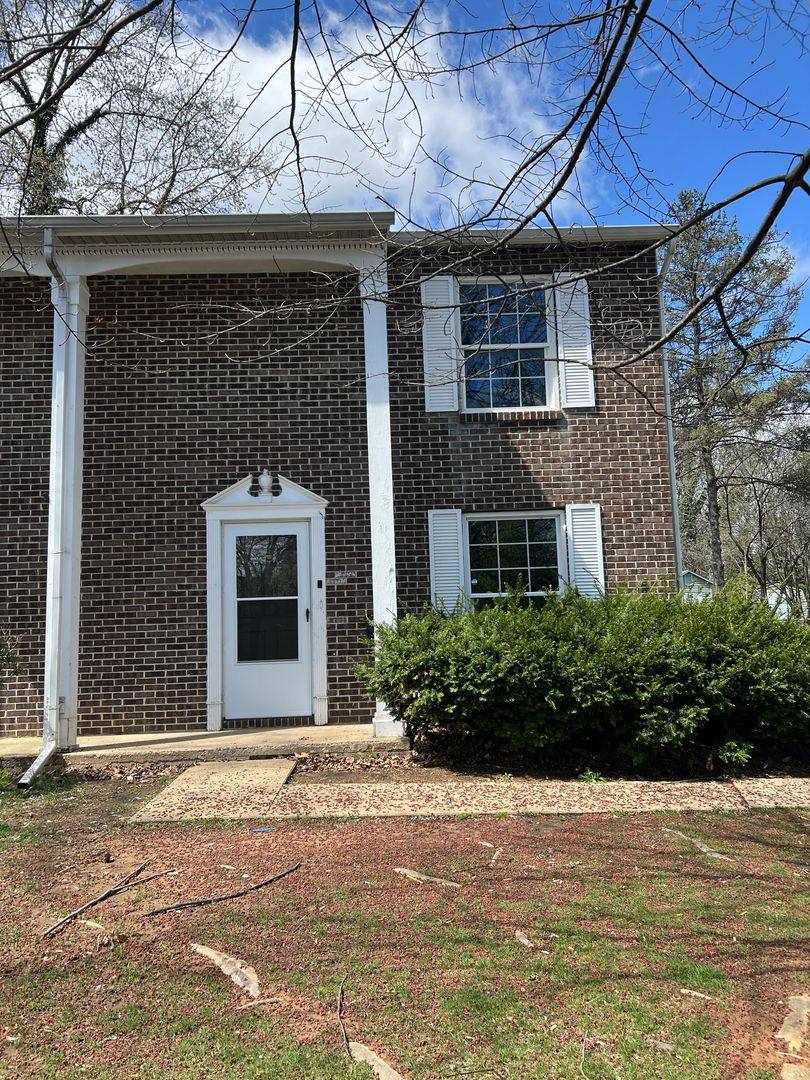Townhouse for rent at 321 W Ridge St, Carlisle, PA 17013