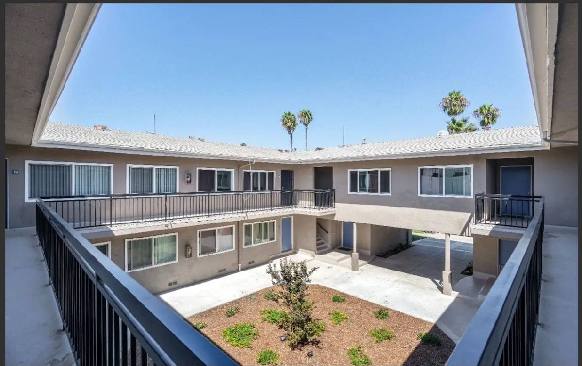 Apartment for rent at 879-897 Center St, Costa Mesa, CA 92627