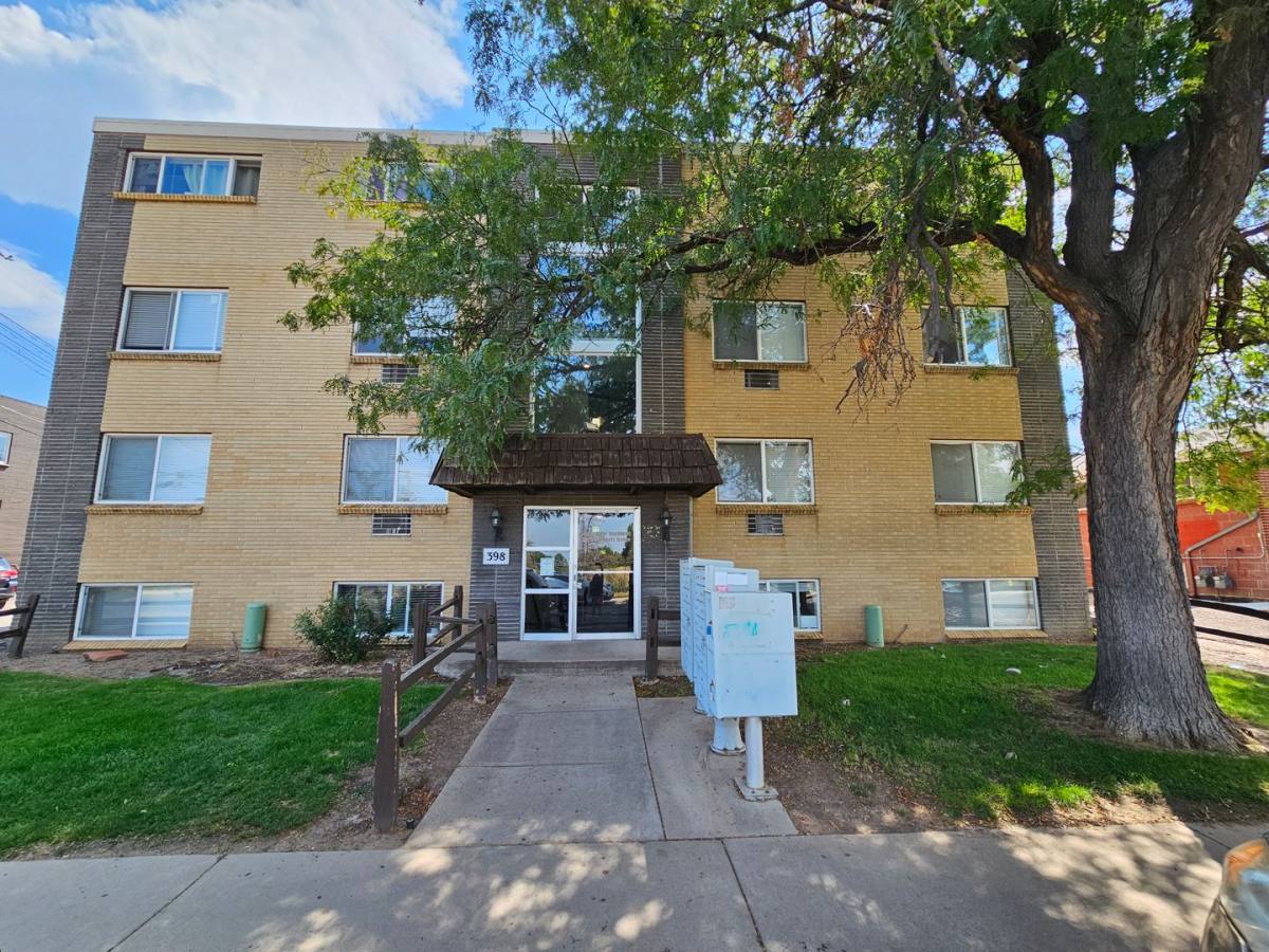 Apartment for rent at 398 W Powers Ave, Littleton, CO 80120