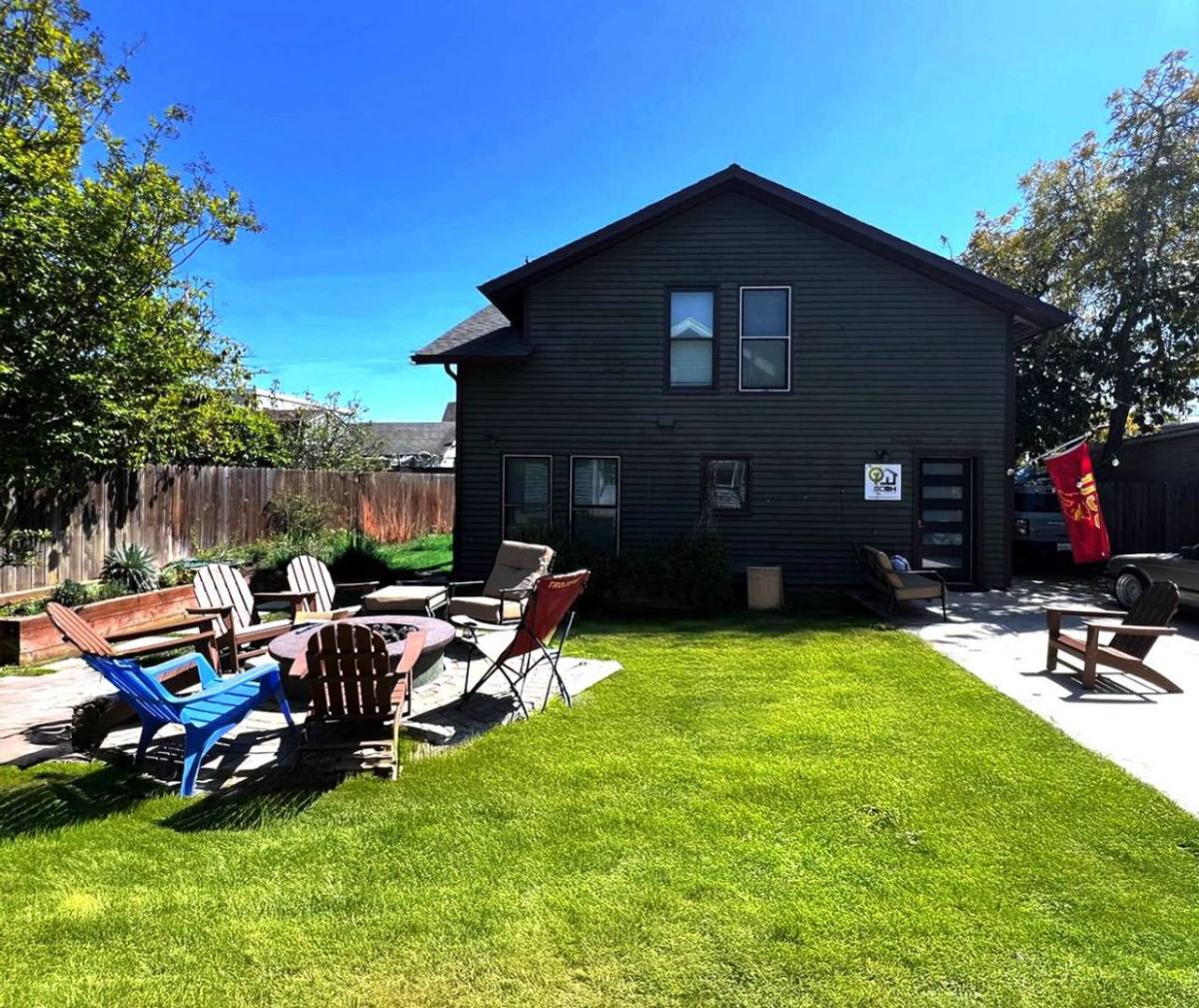 Apartment for rent at 1460 - 1462 W, Los Angeles, CA 90007