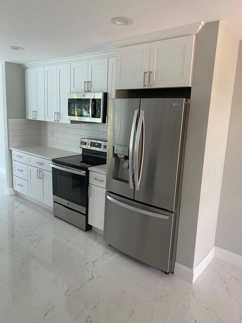 Townhouse for rent at 17100 Boca Club Blvd, Boca Raton, FL 33487