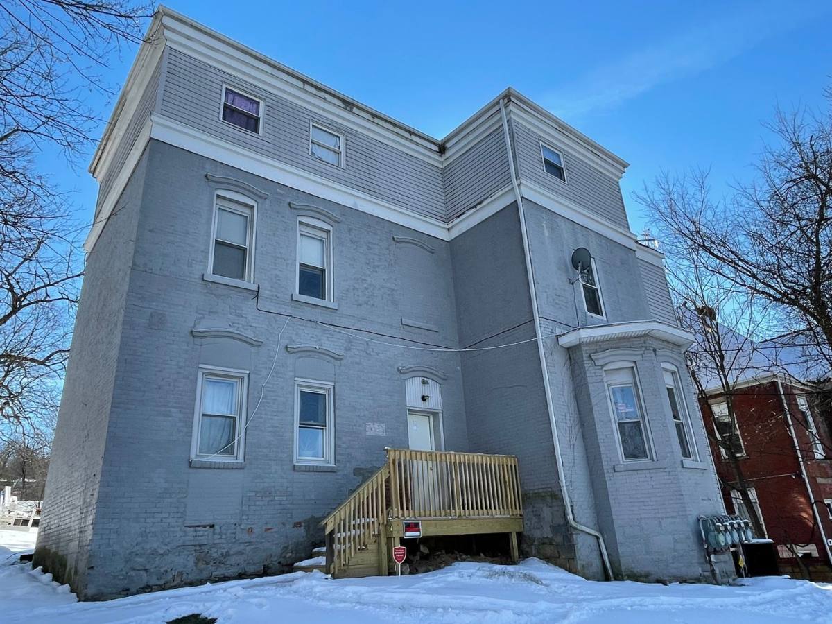 Apartment for rent at 38 W Prospect Ave, Washington, PA 15301