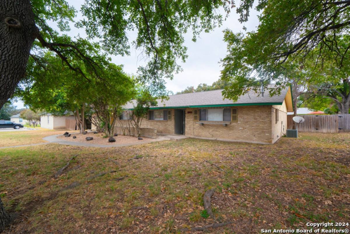 Apartment for rent at 5627 Walzem Rd, San Antonio, TX 78218