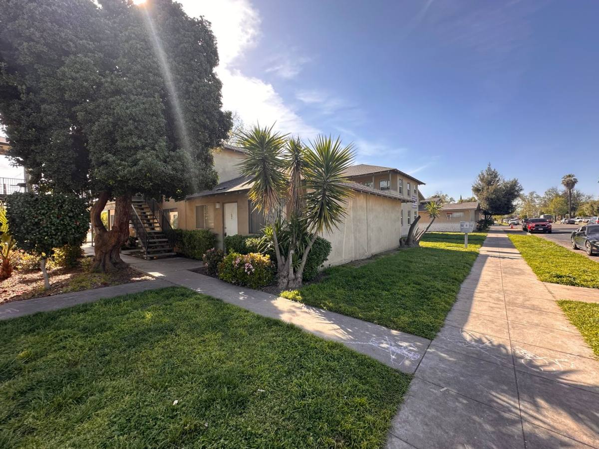 Apartment for rent at 212 N C St, Madera, CA 93638