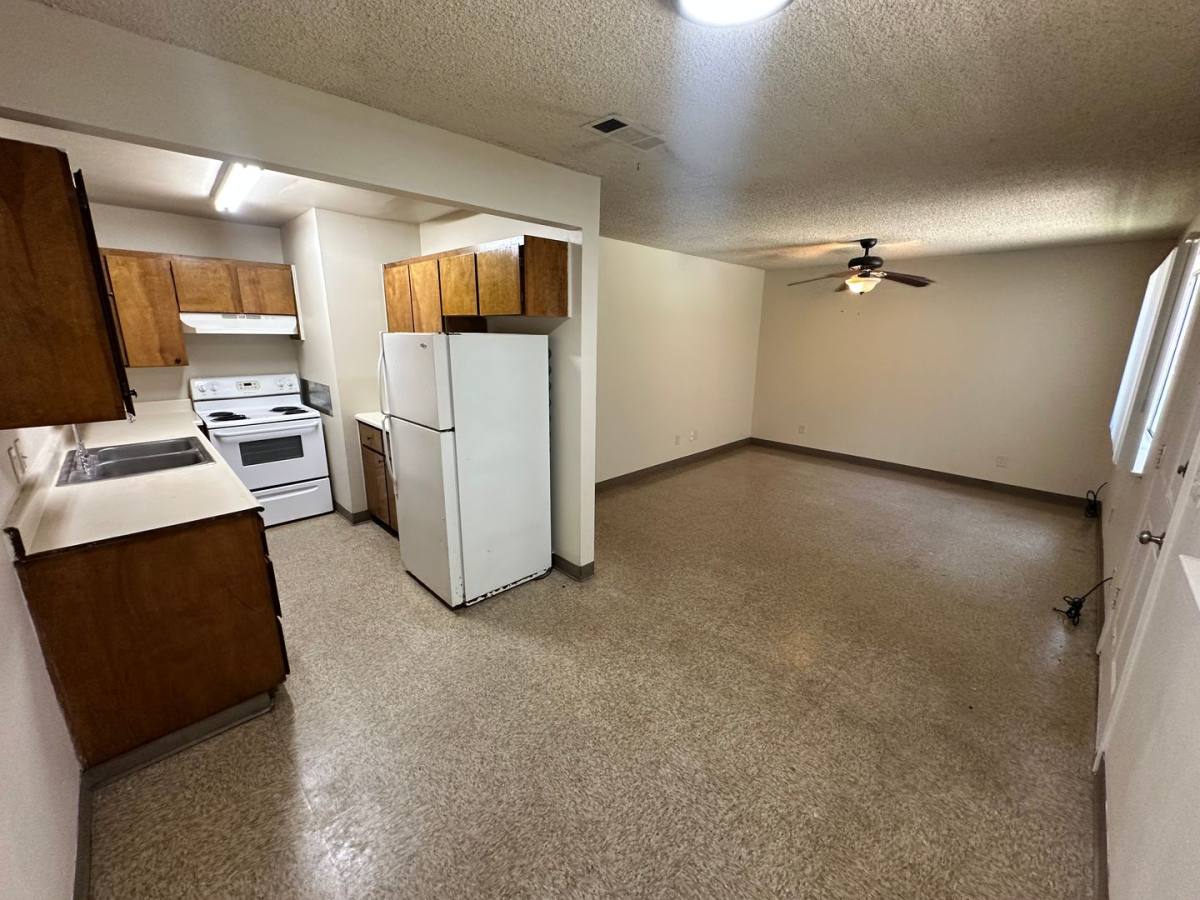 Apartment for rent at 212 N C St, Madera, CA 93638