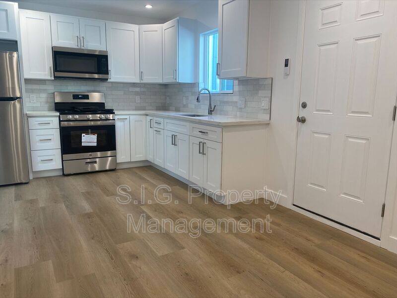 Apartment for rent at 354 101 E Providencia Ave #101 A, Burbank, CA 91502