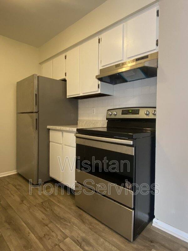 Apartment for rent at 204 N Charleston Blvd #5, Macomb, IL 61455