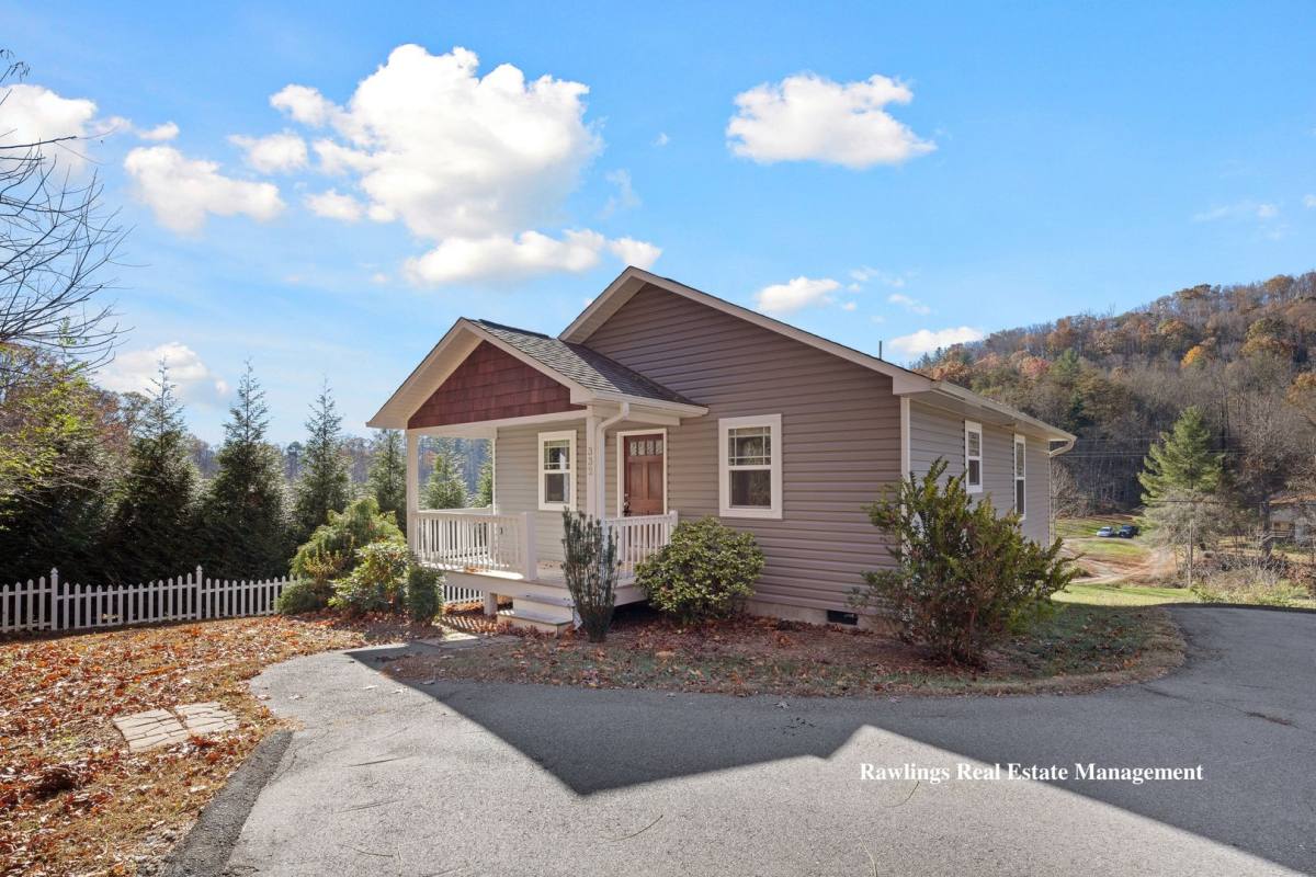 House for rent at 332 Old Fort Rd, Fairview, NC 28730