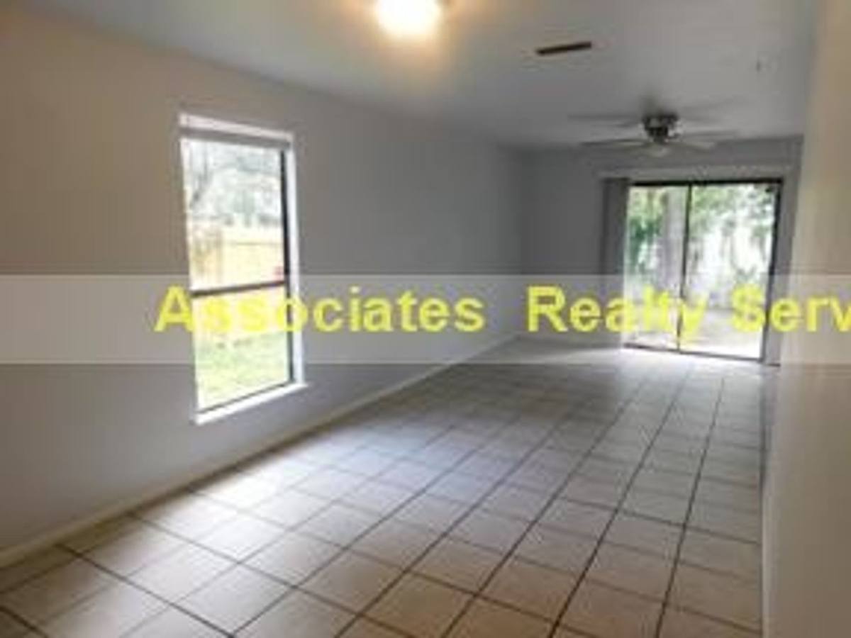 Apartment for rent at 1404 SW 42nd St, Gainesville, FL 32607