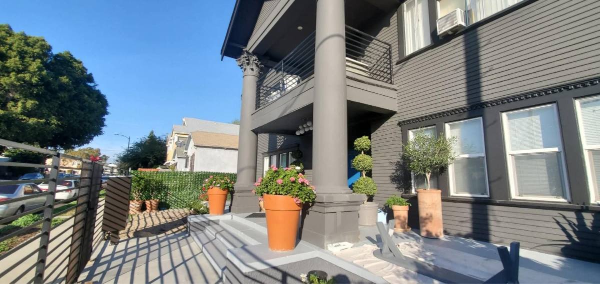 Apartment for rent at 2928-2930 1 2 Walton Ave, Los Angeles, CA 90007