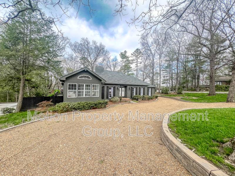 House for rent at 123 N Palisades Dr, Signal Mountain, TN 37377