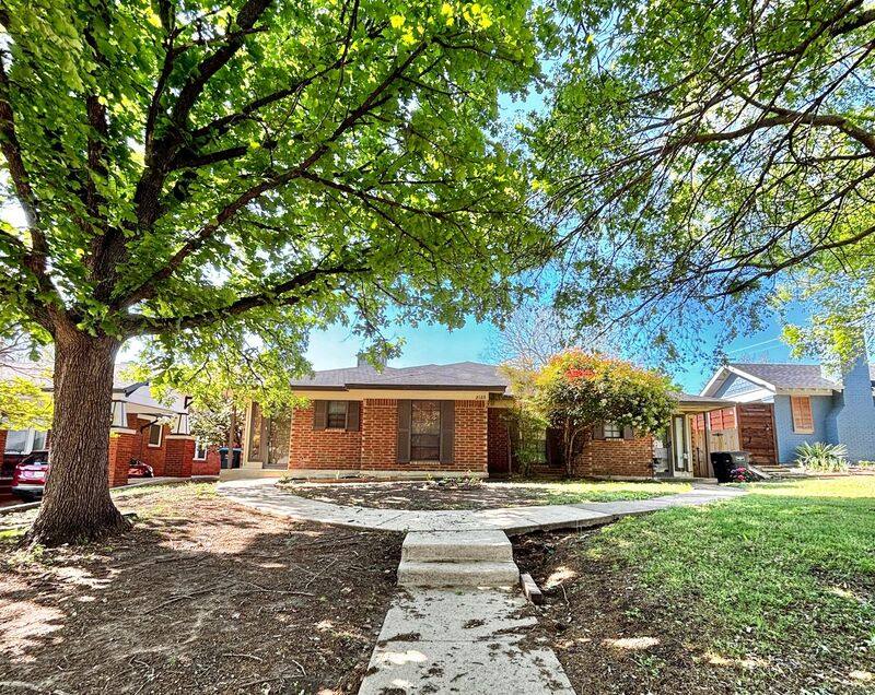 Apartment for rent at 2123 Mistletoe Ave #A, Fort Worth, TX 76110