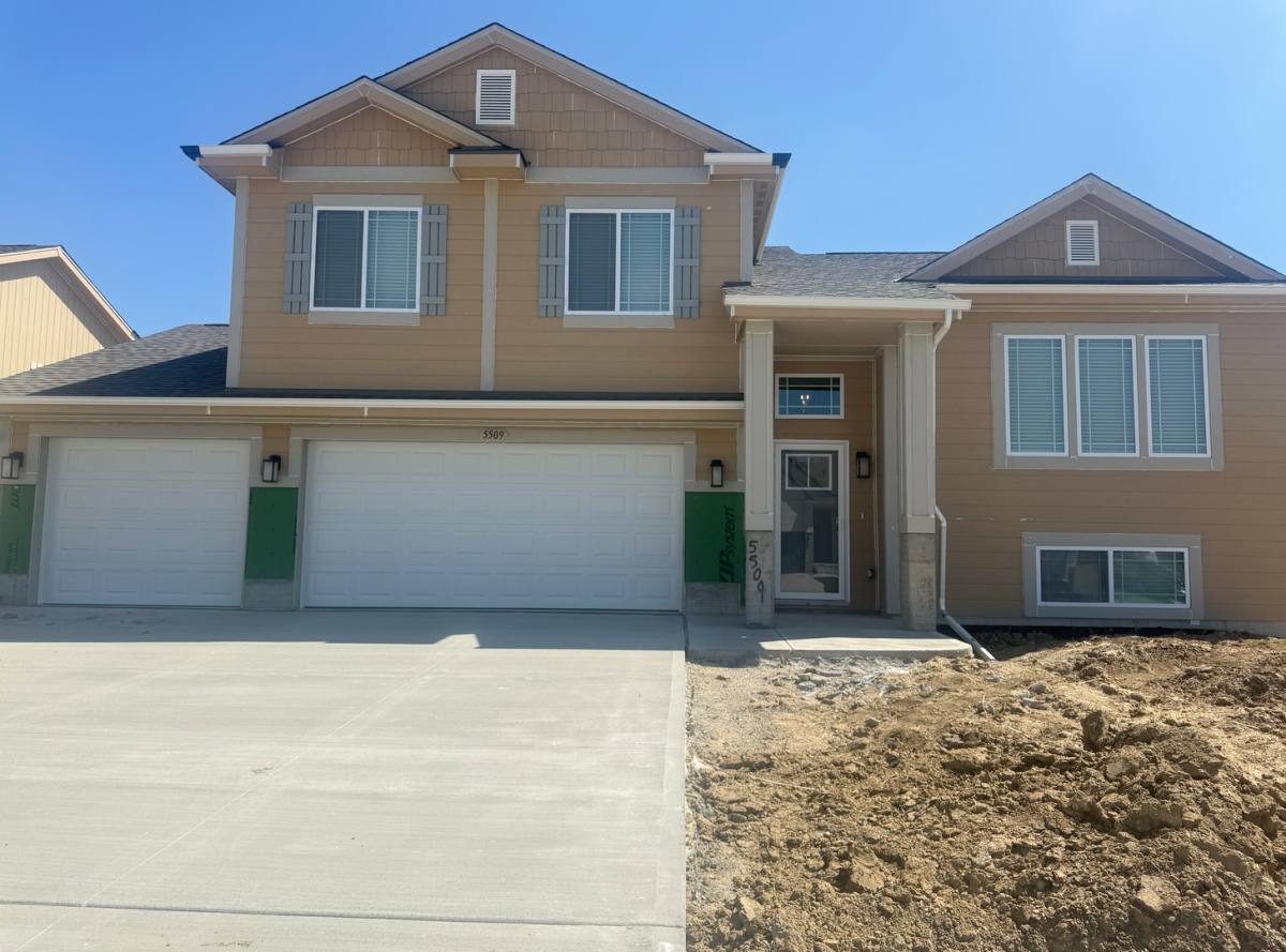 House for rent at 5509 N 181st Ave, Elkhorn, NE 68022