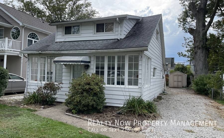 Apartment for rent at 54 E 220th St, Euclid, OH 44123