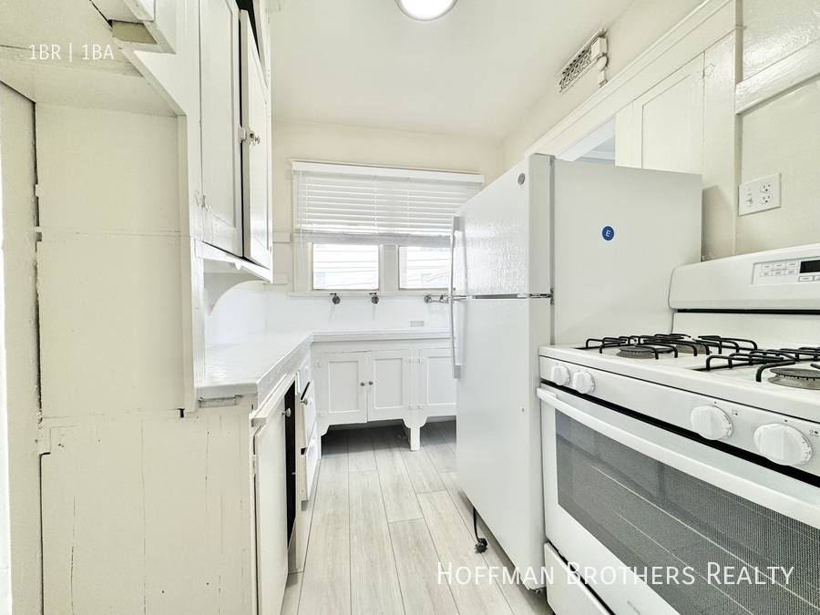 Apartment for rent at 1121 1 2 Appleton St #A, Long Beach, CA 90802
