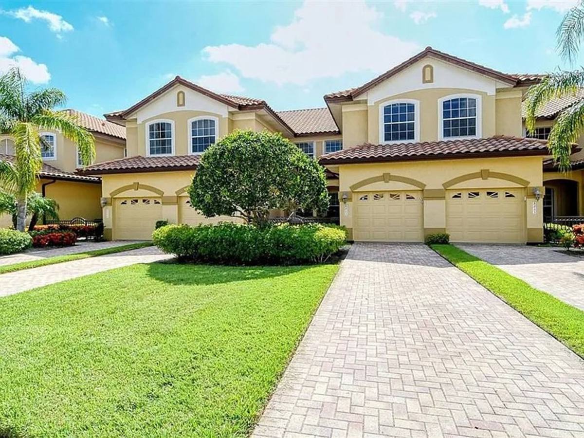 Condo for rent at 8263 Miramar Way, Bradenton, FL 34202