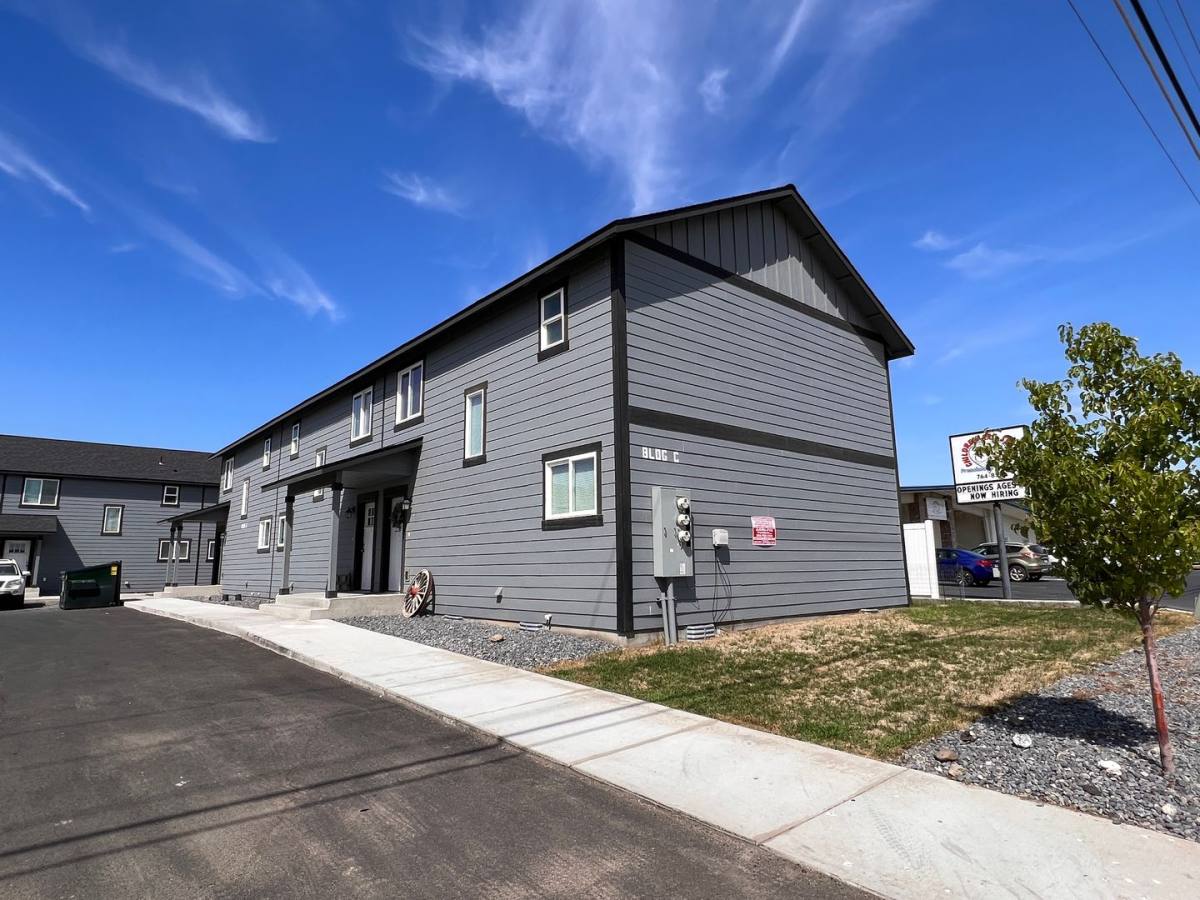 Apartment for rent at 1525 S Monroe St, Moses Lake, WA 98837