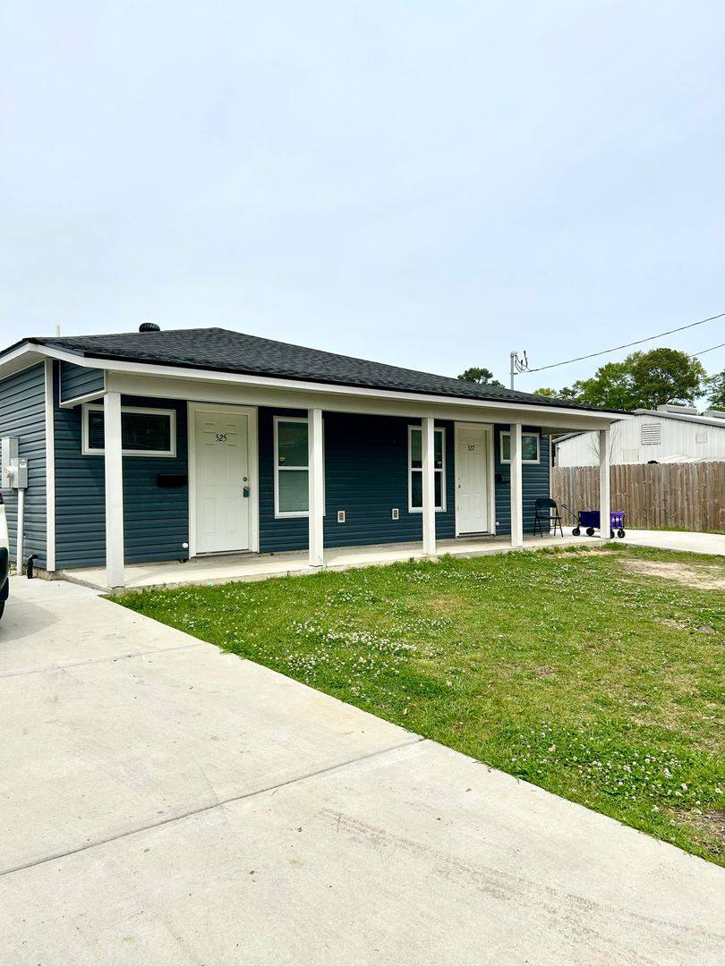 Apartment for rent at 525-27 Roselawn Ave, Baton Rouge, LA 70806
