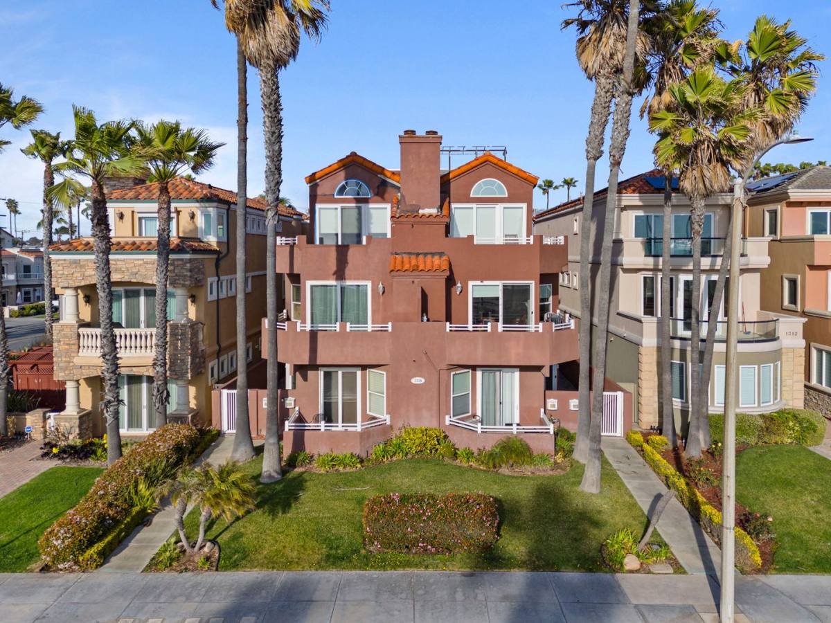 Condo for rent at 1314 Pacific Coast Highway, Huntington Beach, CA 92648