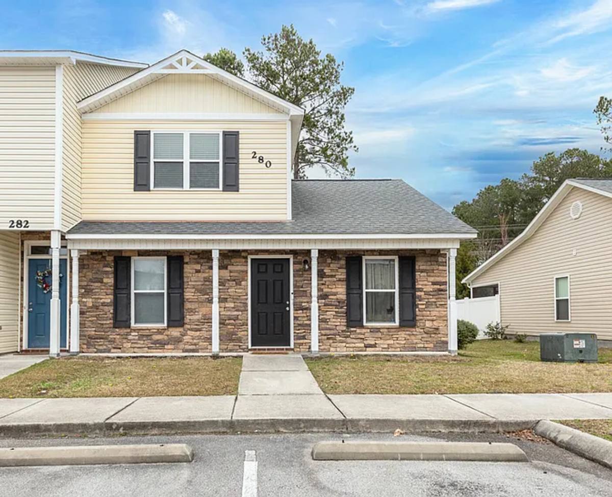Townhouse for rent at 280 Caldwell Loop Rd, Jacksonville, NC 28546