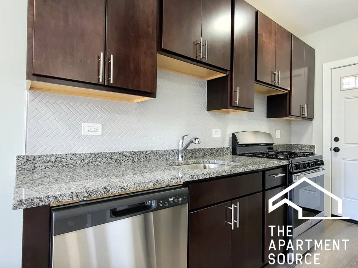 Apartment for rent at 628 W Cornelia #E2, Chicago, IL 60657