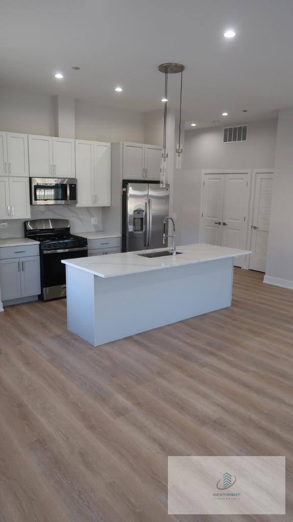 Apartment for rent at 5071 N NW Highway 104, Chicago, IL 60630