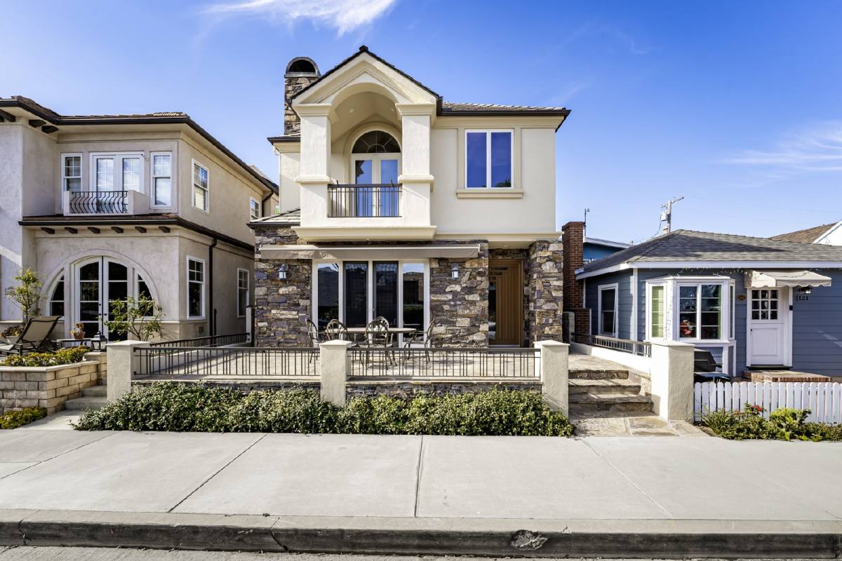 House for rent at 119 Opal Ave, Newport Beach, CA 92662
