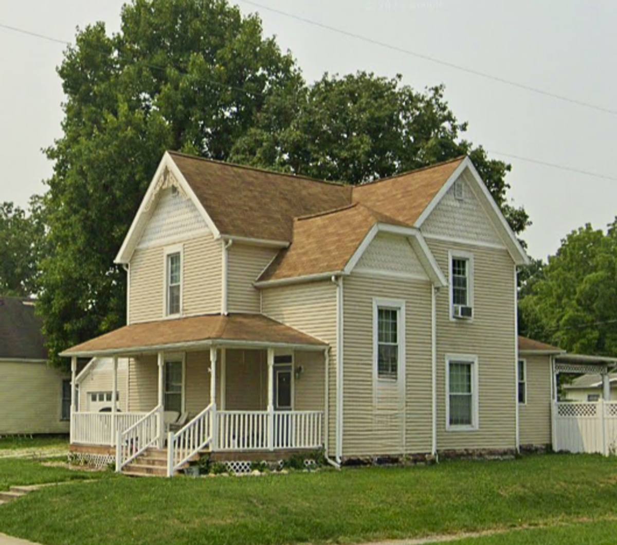 Apartment for rent at 107-109 W Third St, West Lebanon, IN 47991
