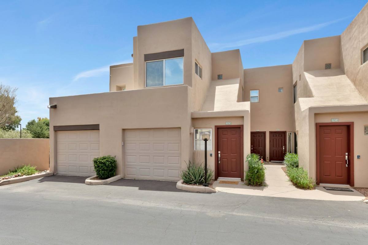 Townhouse for rent at 11260 N 92nd St, Scottsdale, AZ 85260