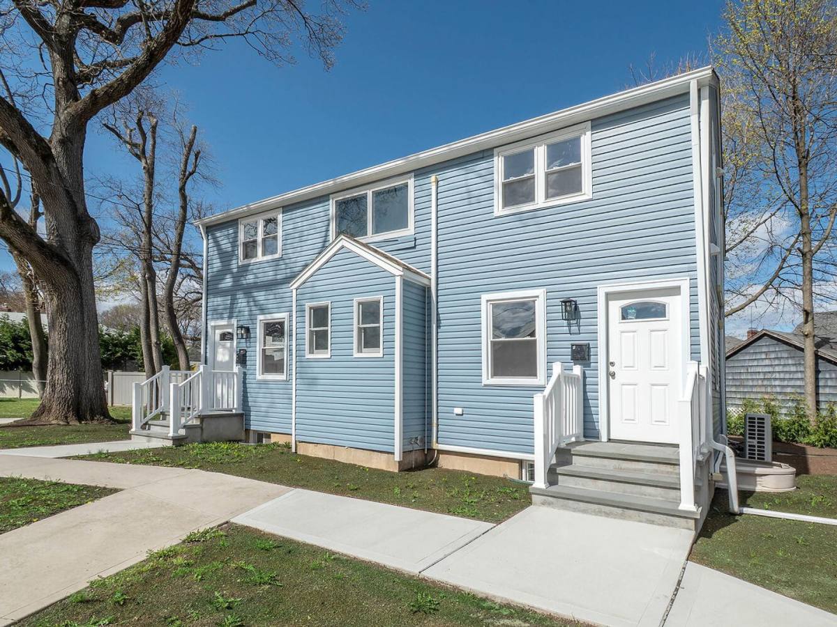 Apartment for rent at 1-4 Jefferson Court, Roslyn Heights, NY 11577