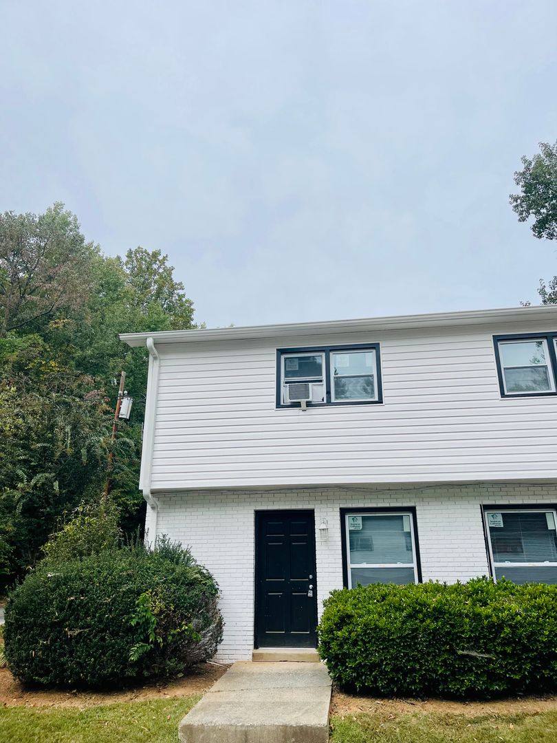 Apartment for rent at 2909 Burgess Dr, Charlotte, NC 28208