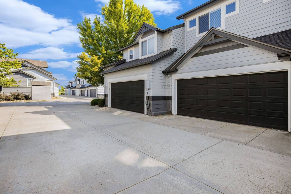 Townhouse for rent at 3752 Oakwood Dr, Longmont, CO 80503