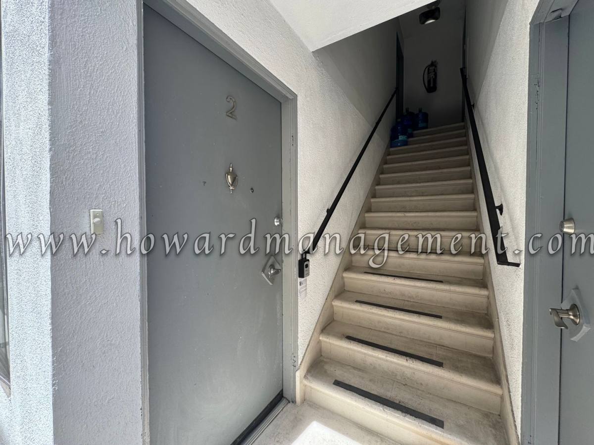 Apartment for rent at 561 N Orlando Ave, Los Angeles, CA 90048