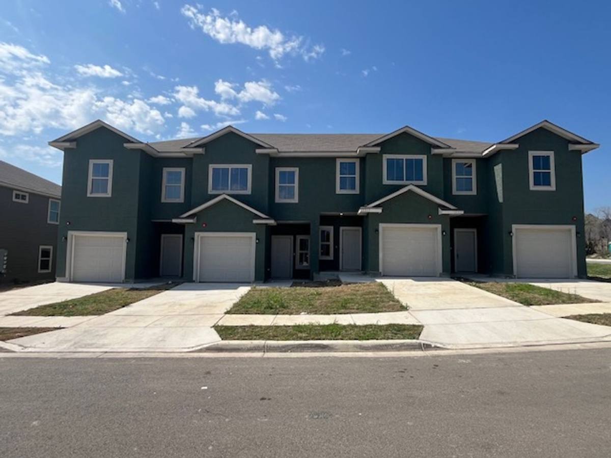 Townhouse for rent at 13313 Reid Meadows, San Antonio, TX 78233