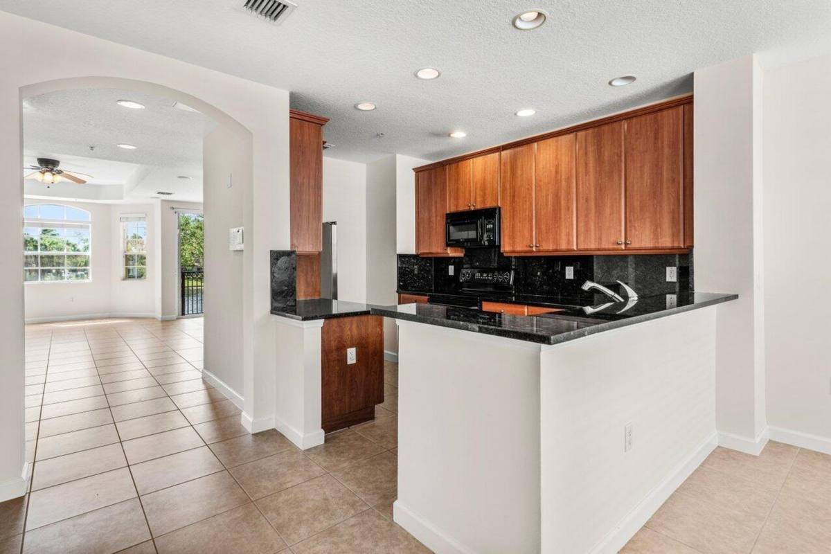 Townhouse for rent at 11840 Valencia Gardens Ave, Palm Beach Gardens, FL 33410