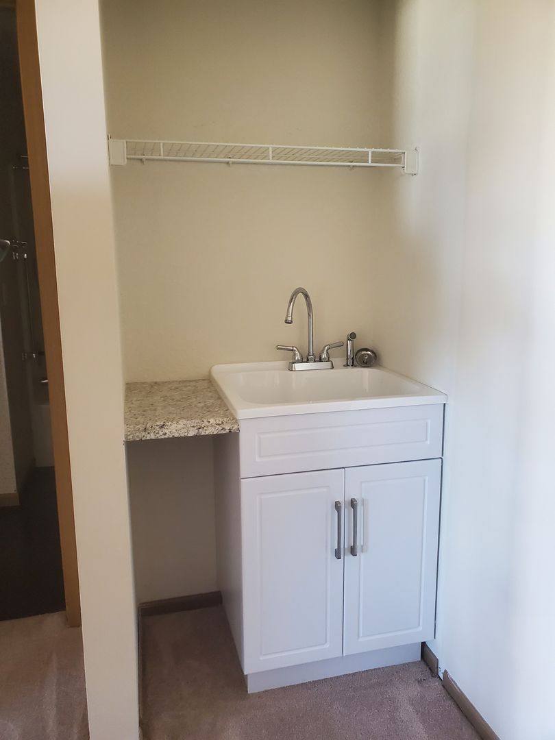 Apartment for rent at 425 Senior Dr E, Newark, OH 43055