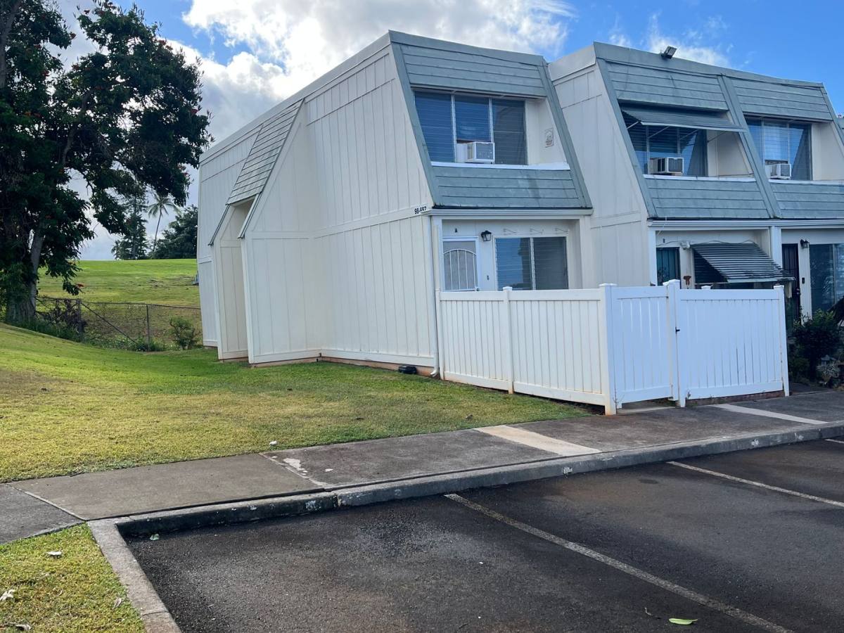 Townhouse for rent at 98-697 Kaonohi St #A, Aiea, HI 96701