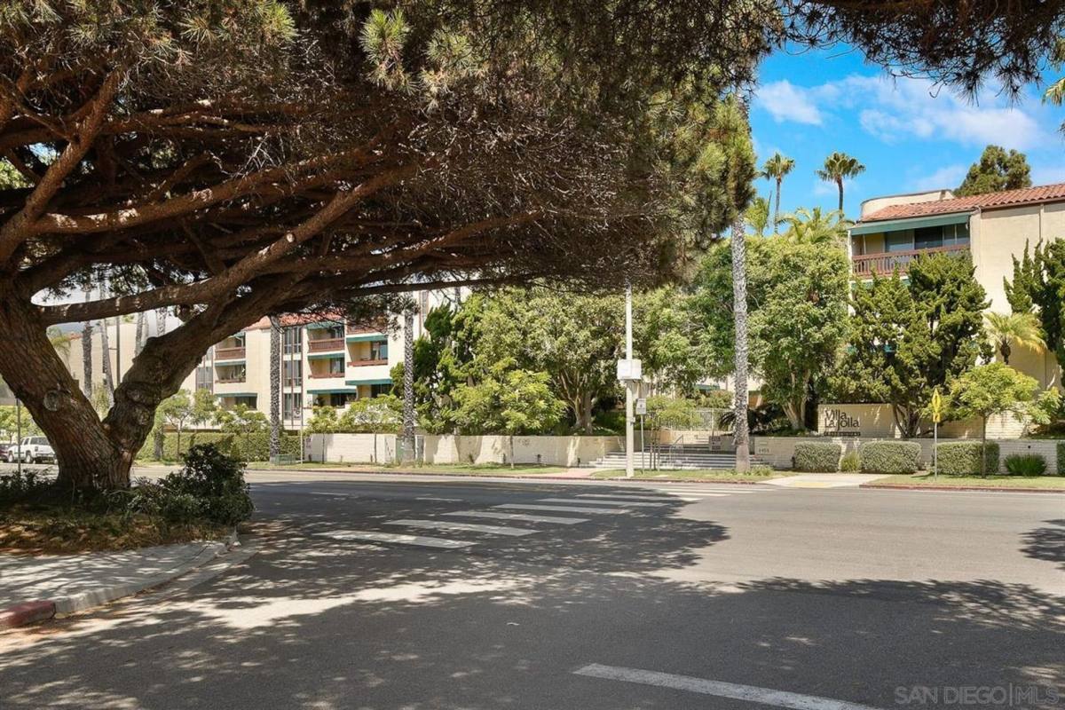 Apartment for rent at 6455 La Jolla Blvd, La Jolla, CA 92037