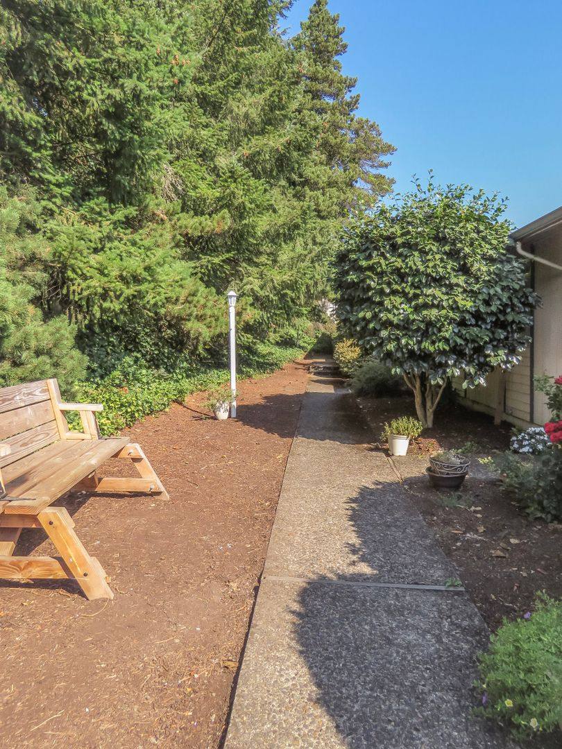 Apartment for rent at 1021 Swingwood Dr NE, Salem, OR 97303
