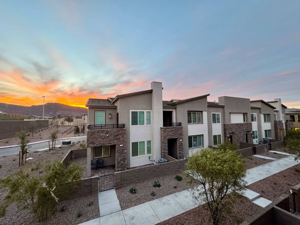 House for rent at 337 Laurel Peak Dr, Henderson, NV 89015