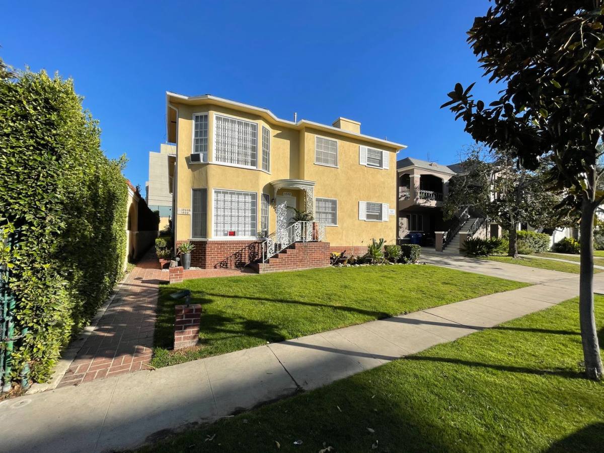 Apartment for rent at 1048 S Corning St, Los Angeles, CA 90035