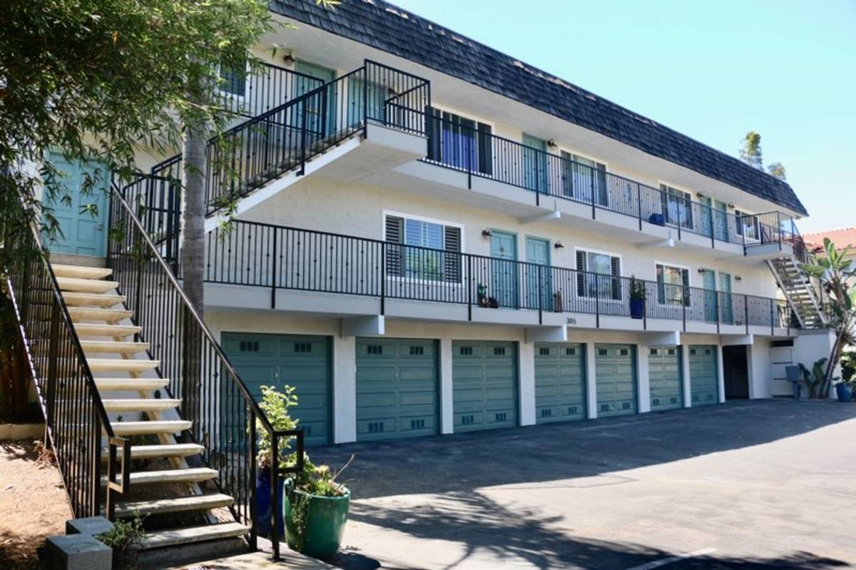 Apartment for rent at 305 S Sierra Ave, Solana Beach, CA 92075