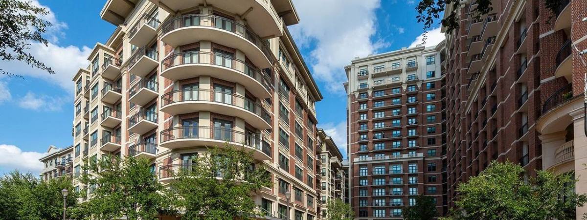 Apartment for rent at 2302 Mid Lane, Houston, TX 77027