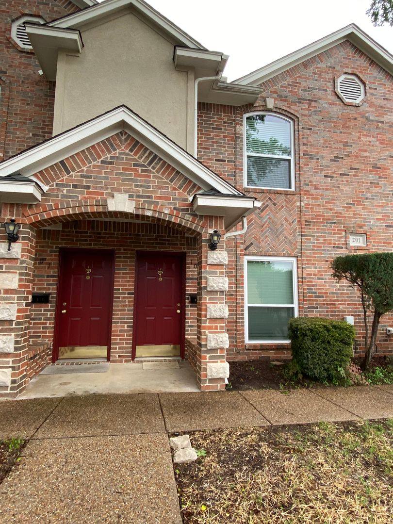 Townhouse for rent at 201 First St, Denton, TX 76201