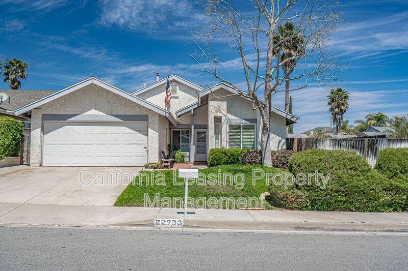 House for rent at 22933 Calvello Dr, Valencia, CA 91354