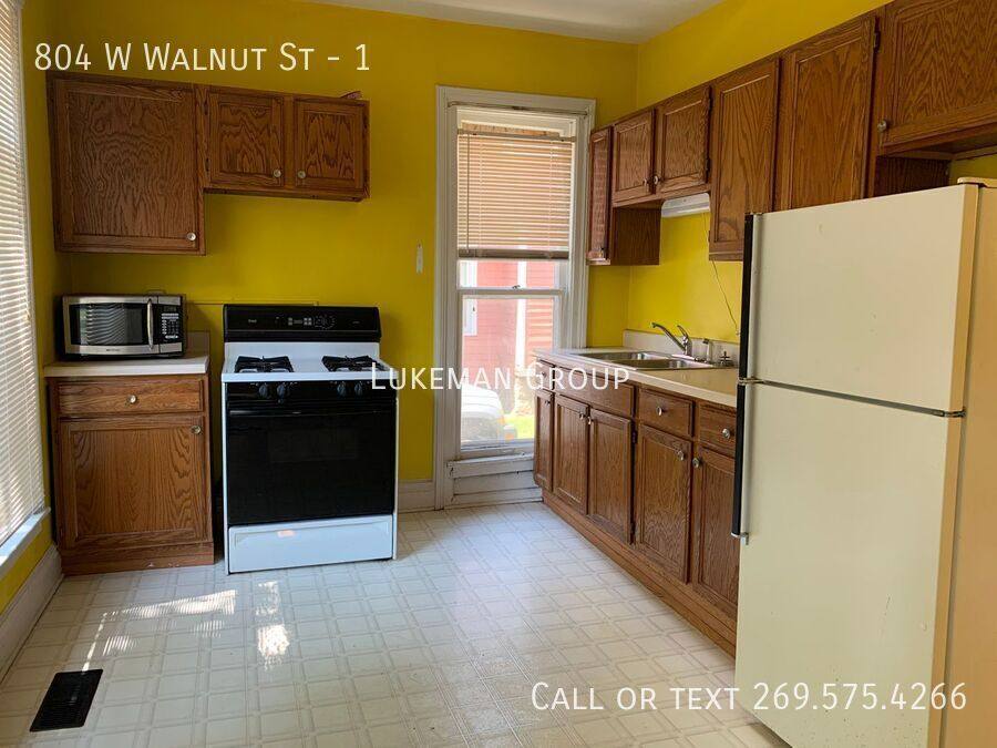 Apartment for rent at 804 W Walnut St #1, Kalamazoo, MI 49007