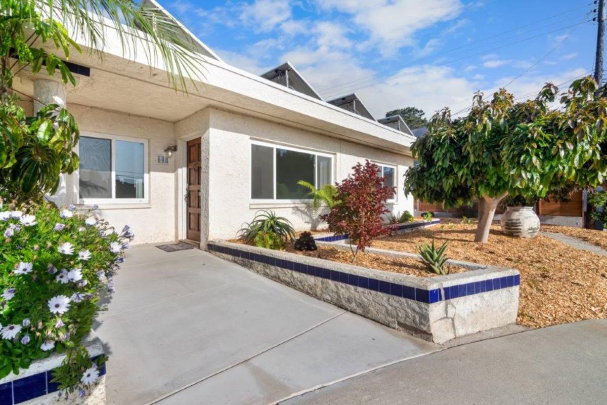 Apartment for rent at 608 N Rios Ave, Solana Beach, CA 92075