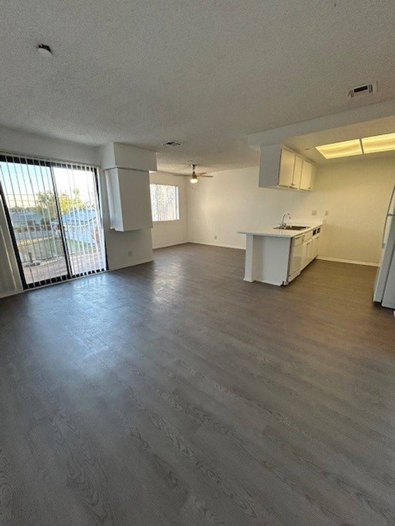 Apartment for rent at 340 W Duarte Rd, Monrovia, CA 91016