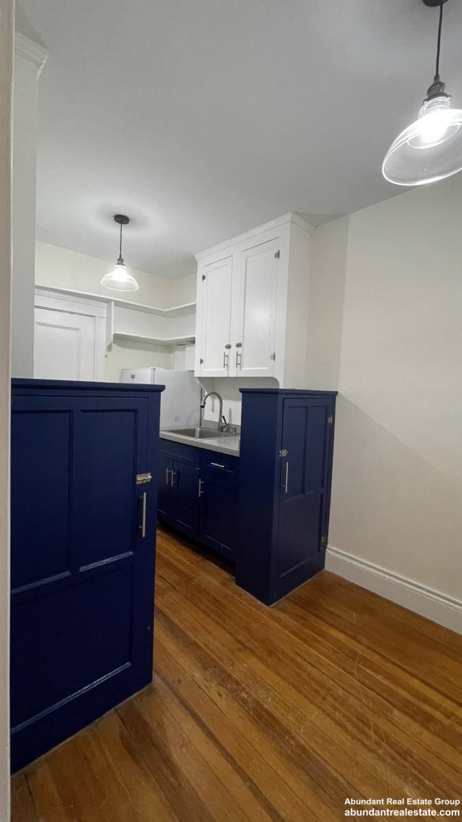 Apartment for rent at 6 Washington Ave #11, Cambridge, MA 02140