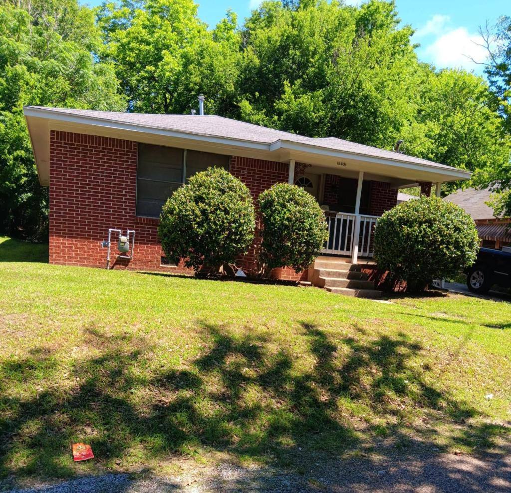 House for rent at 1103 Elm St, Marshall, TX 75670